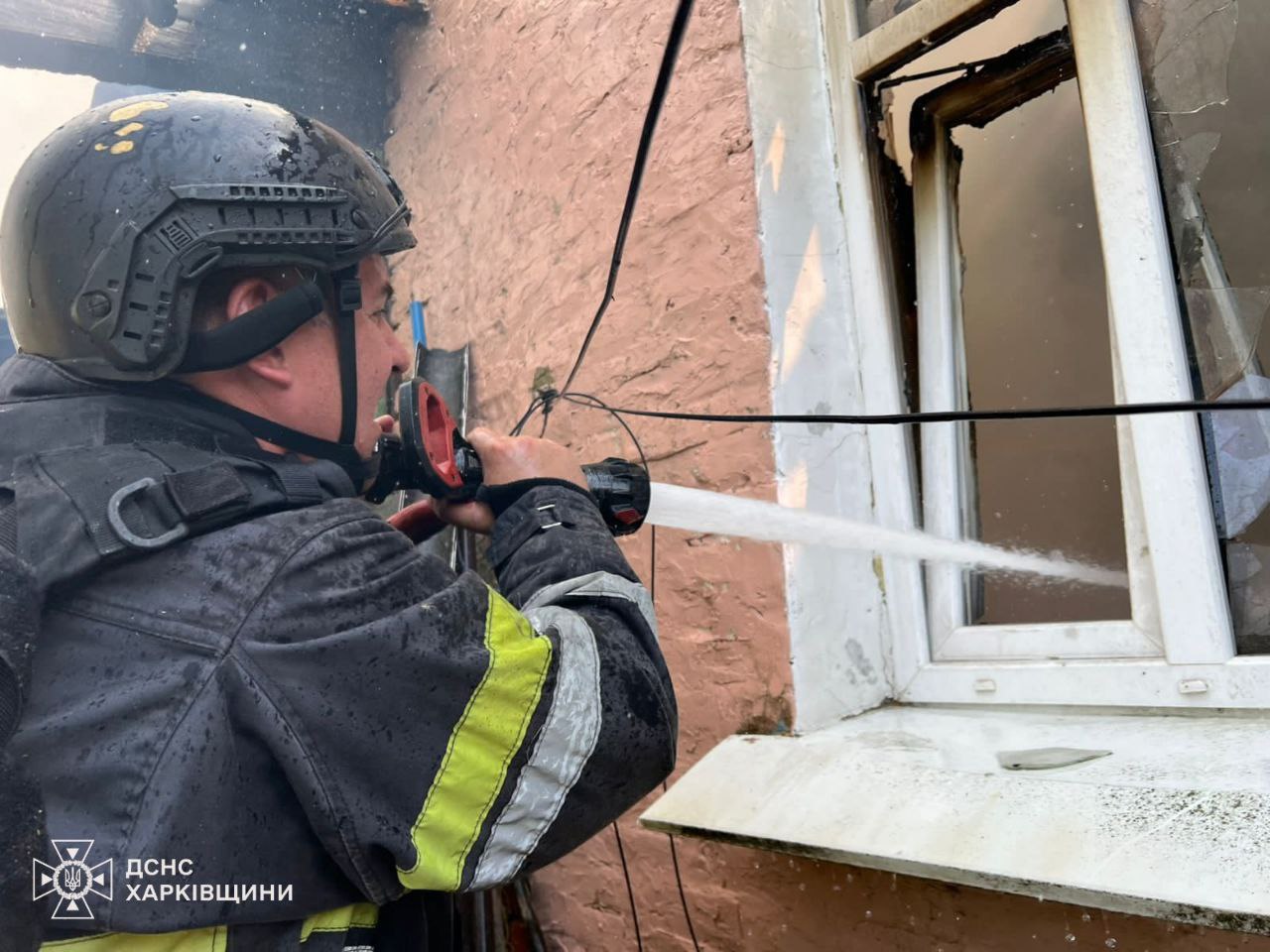 На Харківщині спалахнув будинок через удар окупантів